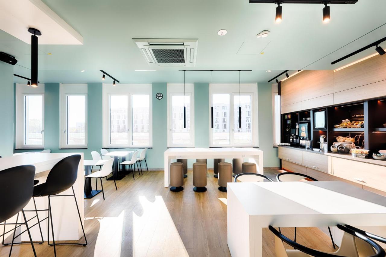 B&B Hotel Nuernberg-West Экстерьер фото